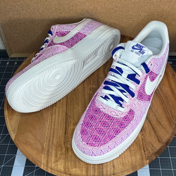 Nike
Air force 1
'woven together'
NWOT - Picture 10 of 12